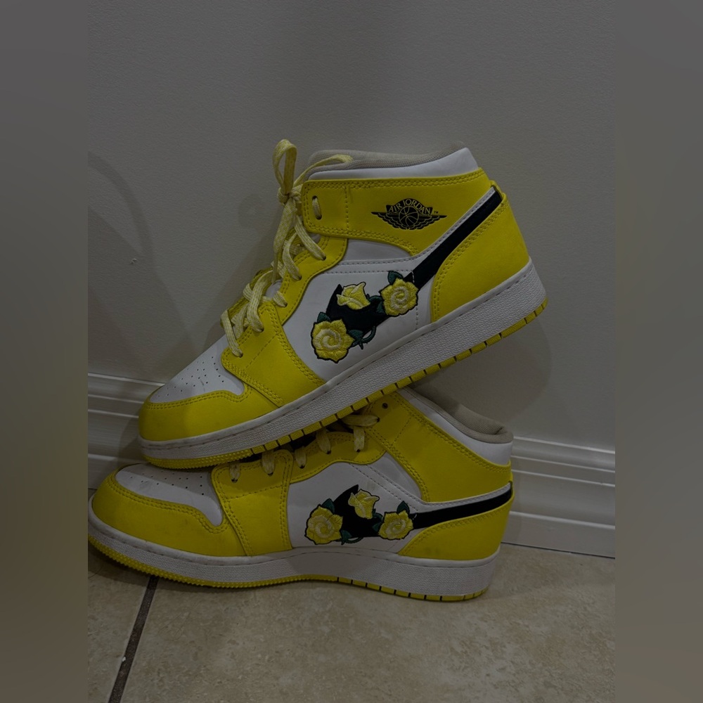 Jordan Kids Sneakers in Yellow and White